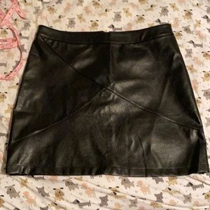 NWT never worn, fake leather skirt, black size XL